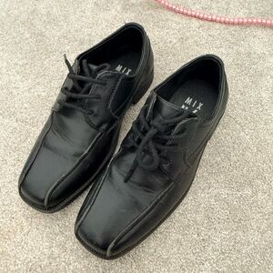 Boys size 1Black Dress Shoes
